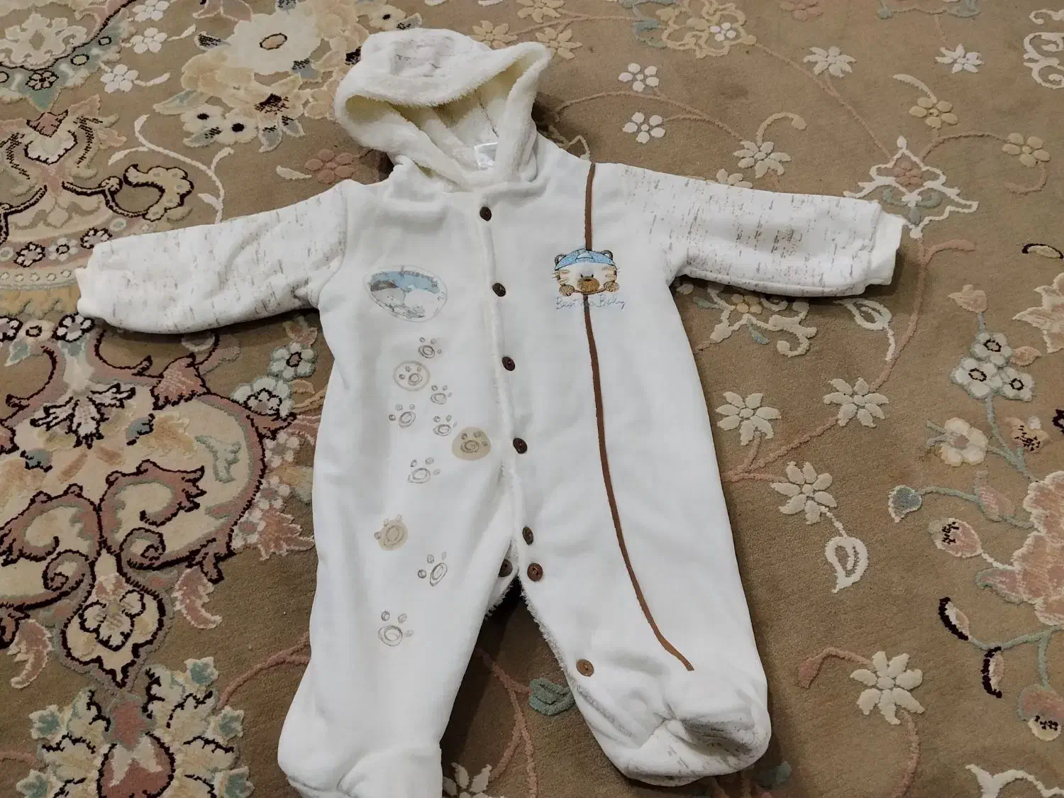 لباس|کفش و لباس بچه|قنوات, |دیوار