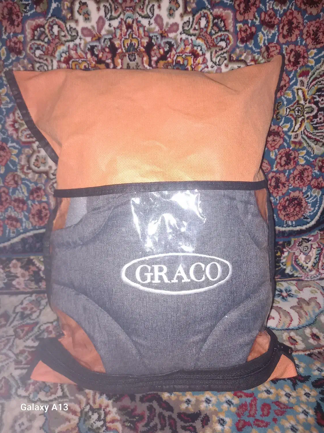 آغوشی نوزاد|کفش و لباس بچه|قم, قلعه کامکار|دیوار