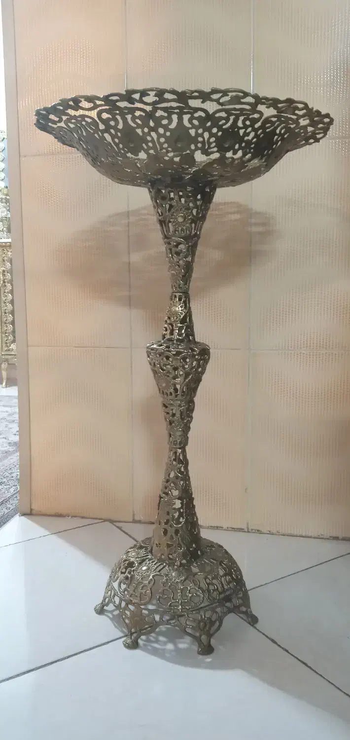 کنار سالنی برنزی|مجسمه، تندیس، ماکت|اراک, |دیوار