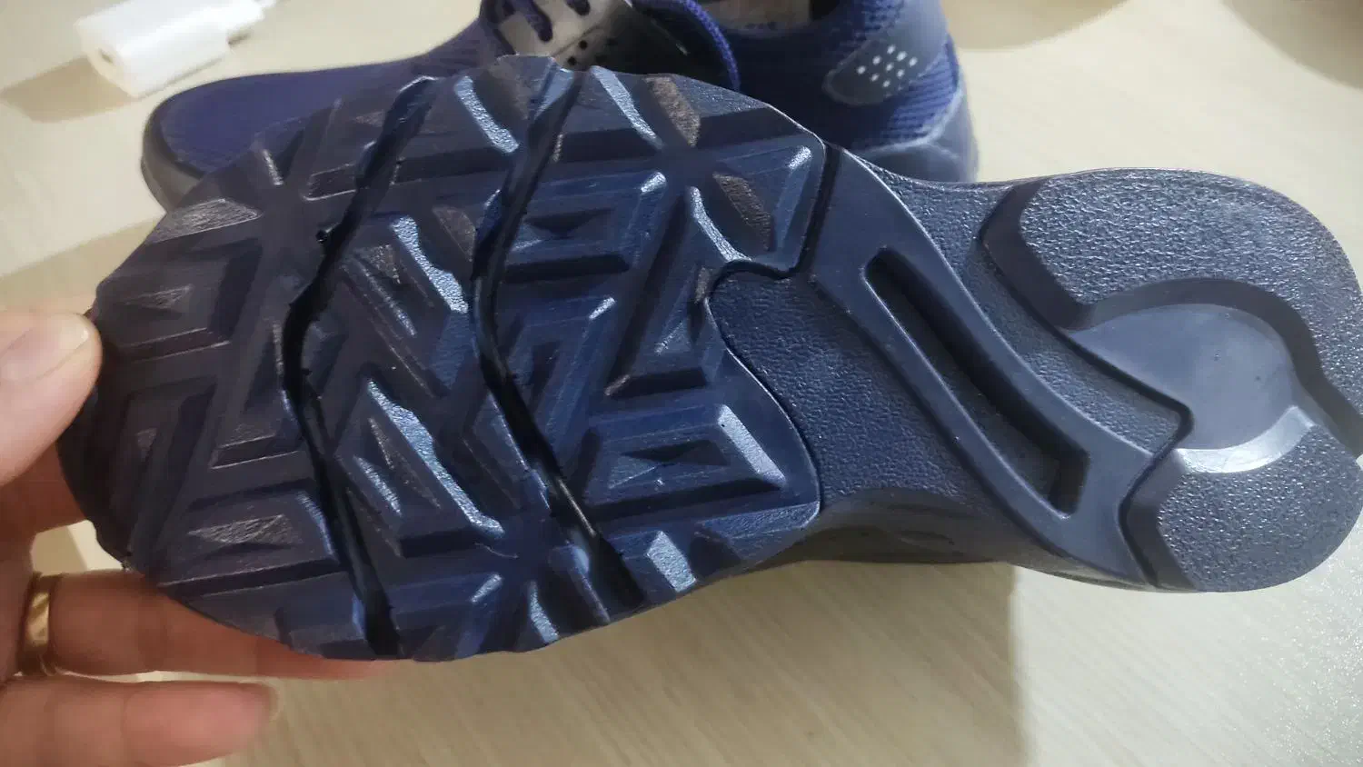 کفش|کفش و لباس بچه|شیراز, شاه قلی بیگی|دیوار