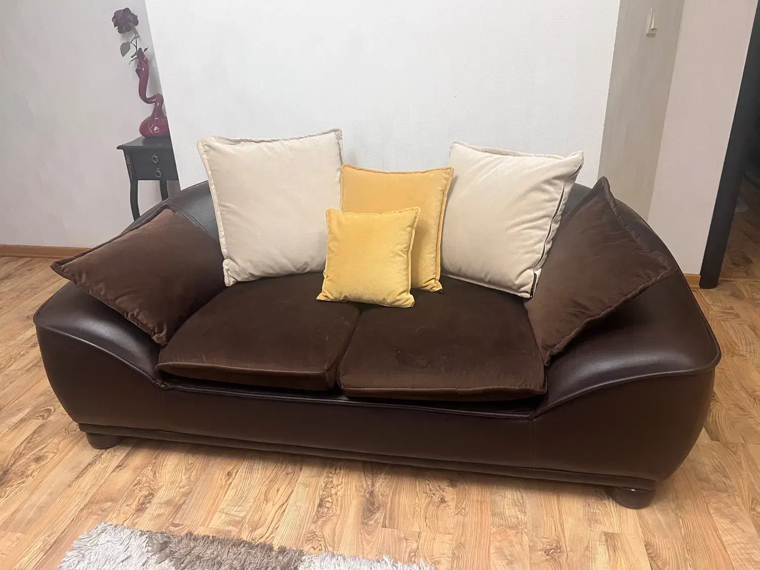 مبلمان ترک هفت نفره|مبلمان خانگی و میز عسلی|رشت, بلوار گیلان|دیوار