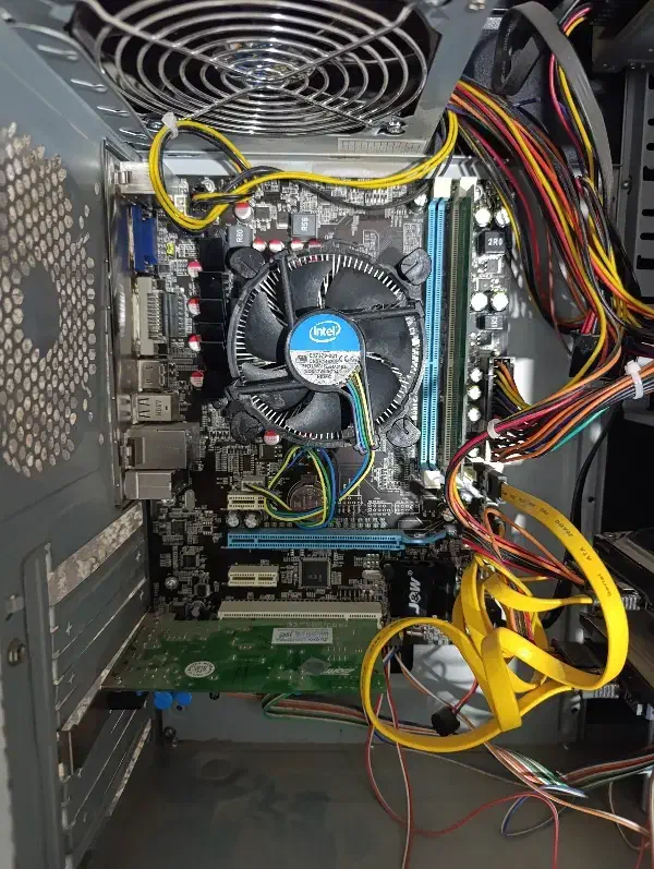 کیس کامپیوتر|رایانه رومیزی|سمنان, |دیوار