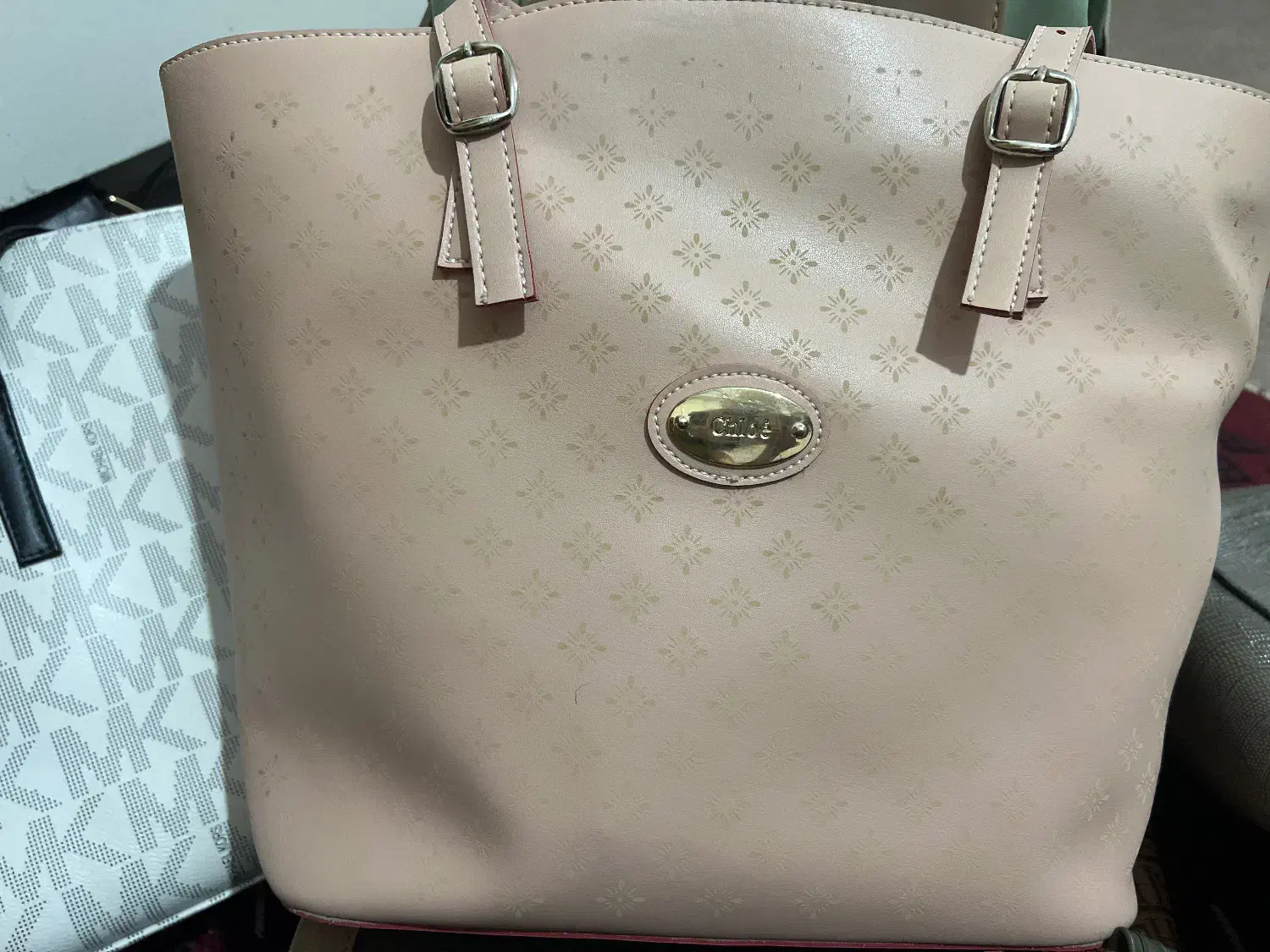 کیف|کیف، کفش، کمربند|گنبد کاووس, |دیوار