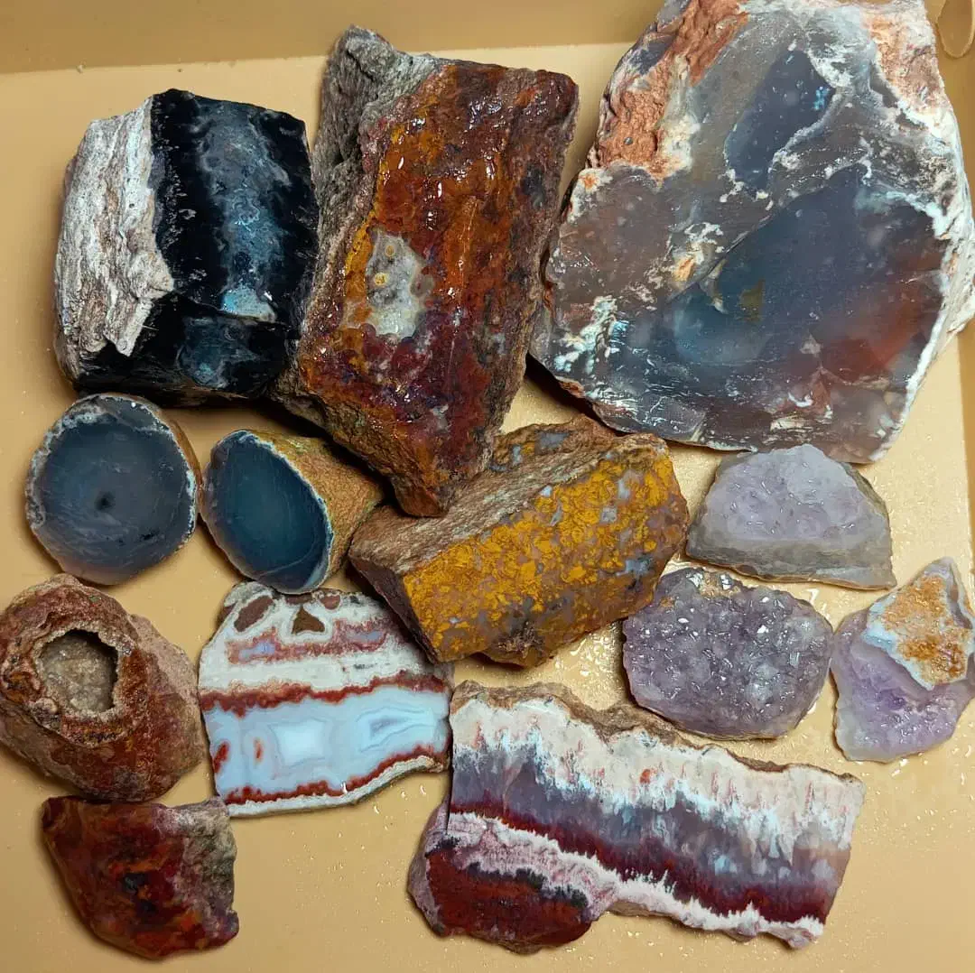 مجموعهه سنگهای مینرال|زیورآلات و اکسسوری|لاهیجان, کوی آزادگان|دیوار