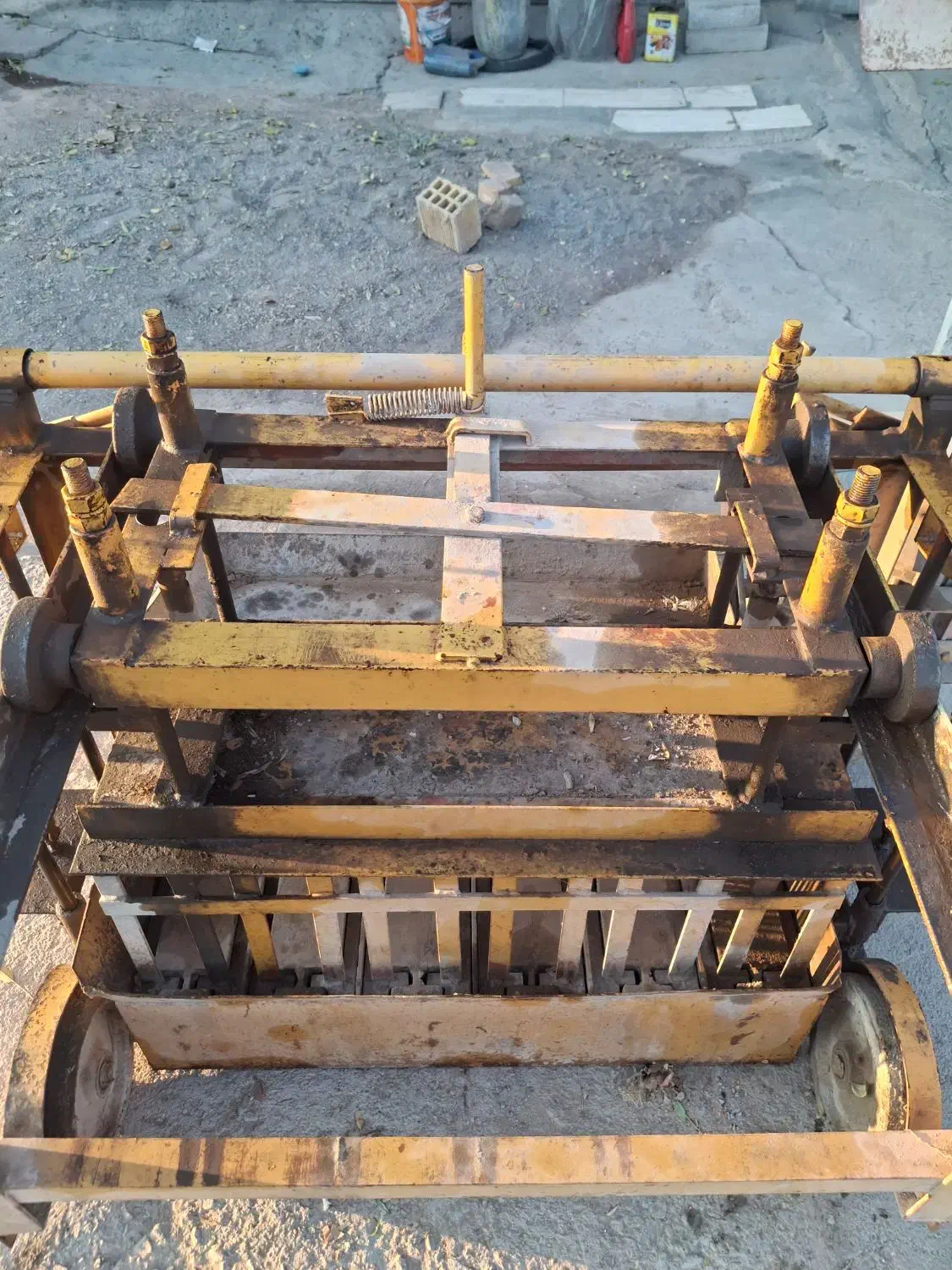 بلوک زنی|ماشین‌آلات صنعتی|زرندیه, |دیوار