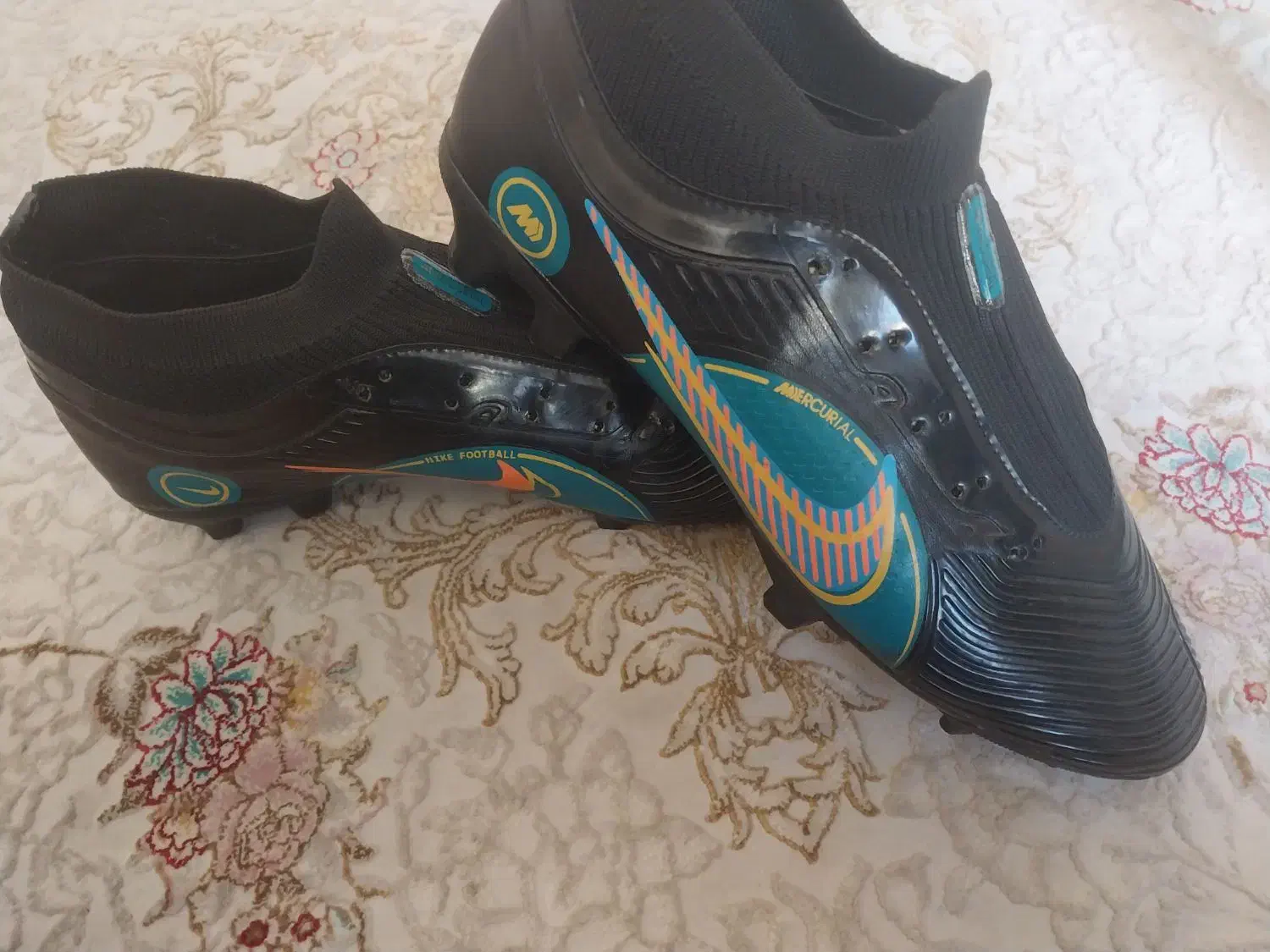 کفش ورزشی فوتبالی|کیف، کفش، کمربند|اندیشه, شهرک مریم|دیوار