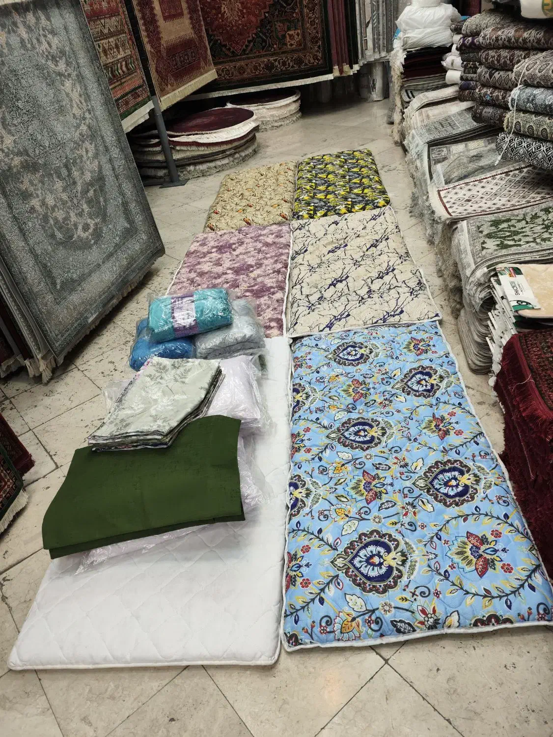 تشک زمینی تشک مهمان نگارین بالشت و پتو|رختخواب، بالش، پتو|مشهد, امیر المومنین|دیوار