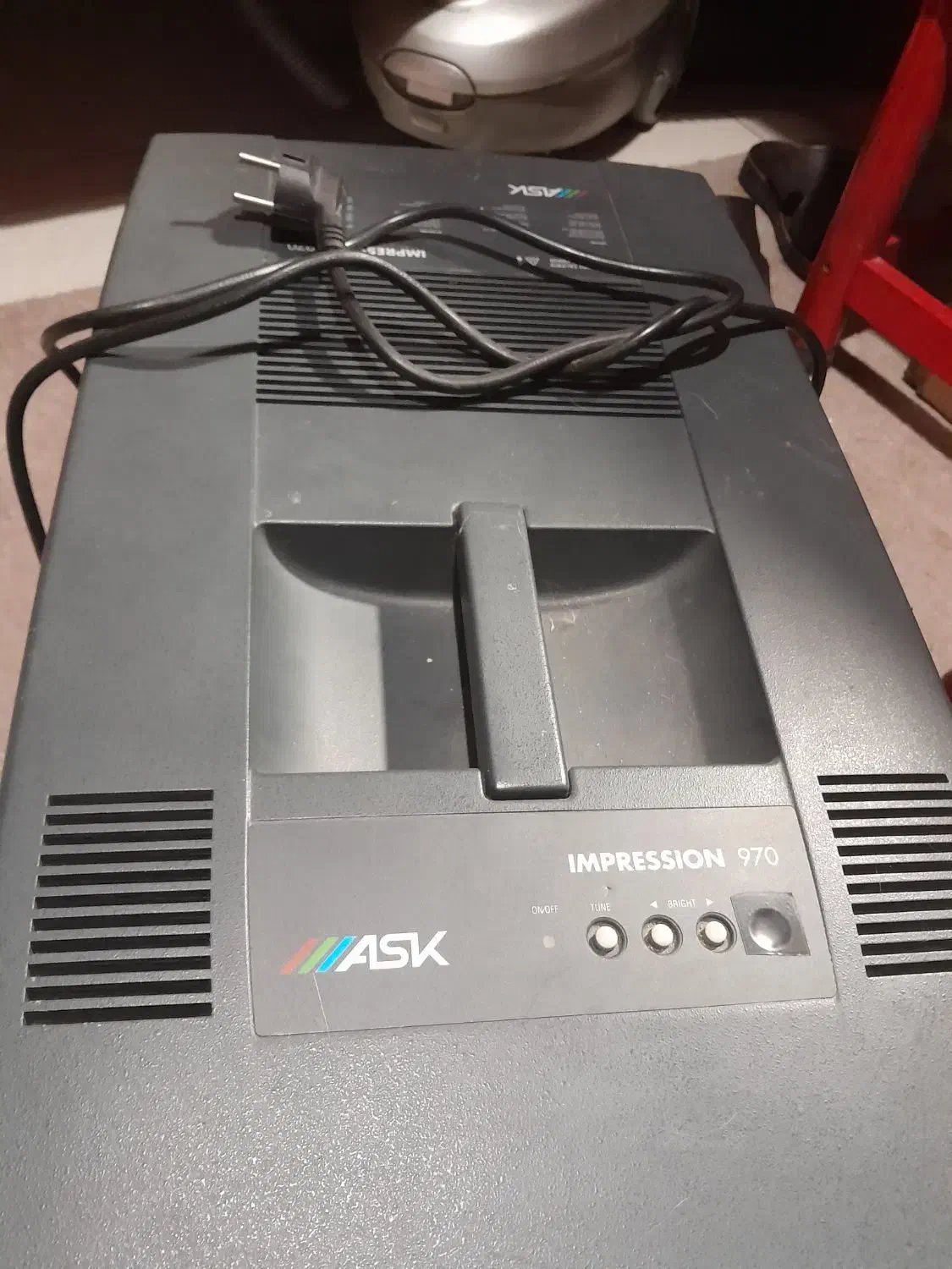 ویدئو پرژکتور|تلویزیون و پروژکتور|اندیشه, اندیشه فاز ۱|دیوار