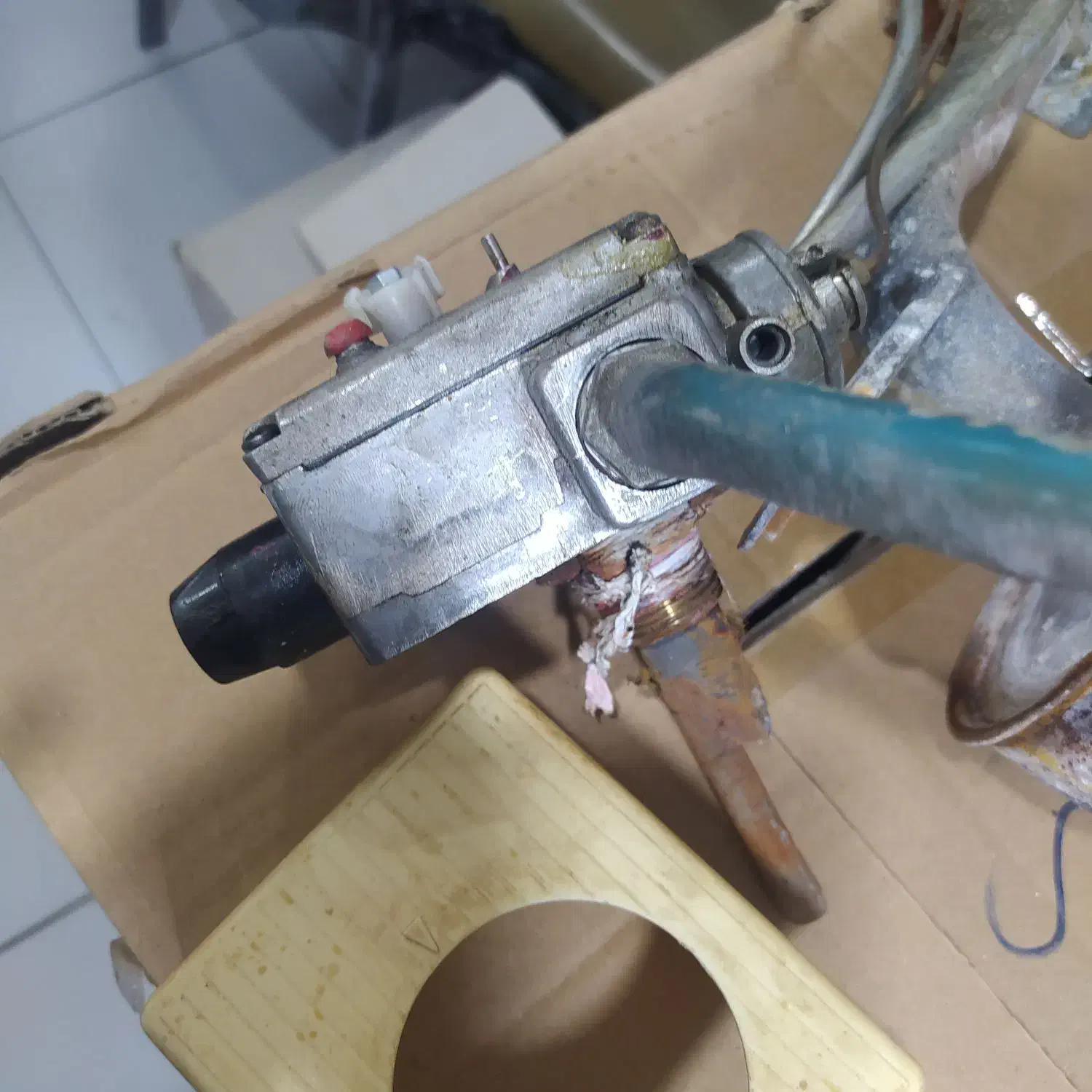 ست کامل کارراتور ابگرمگن وشعله پخش کن|آبگرمکن، پکیج، شوفاژ|شیراز, باغ تخت|دیوار