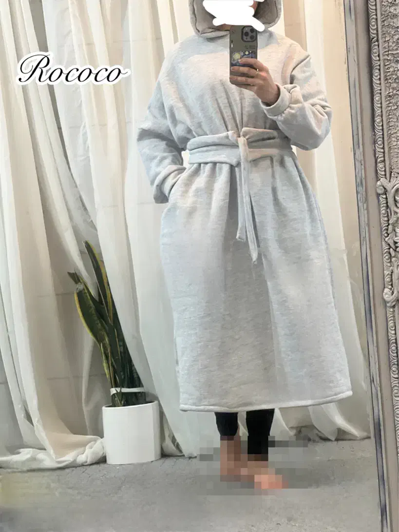 هودی بلند با کمربند|لباس|قم, امامزاده ابراهیم|دیوار