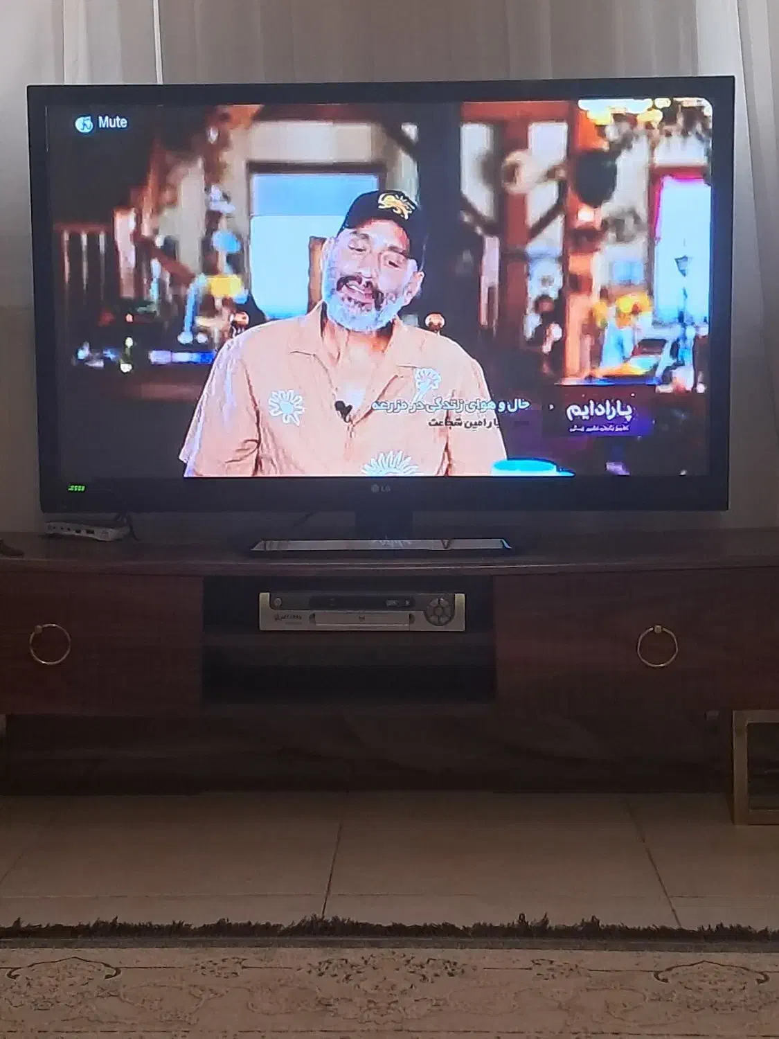 تلویزون|تلویزیون و پروژکتور|مشکیندشت, |دیوار