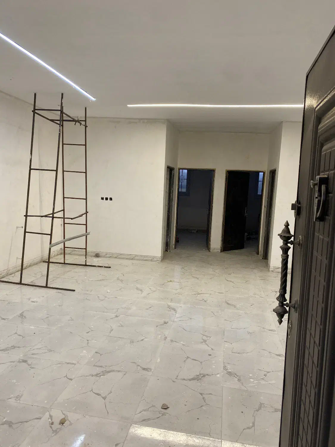 نقاشی ساختمان درب و پنجره (باکمترین قیمت)|خدمات پیشه و مهارت|فومن, |دیوار