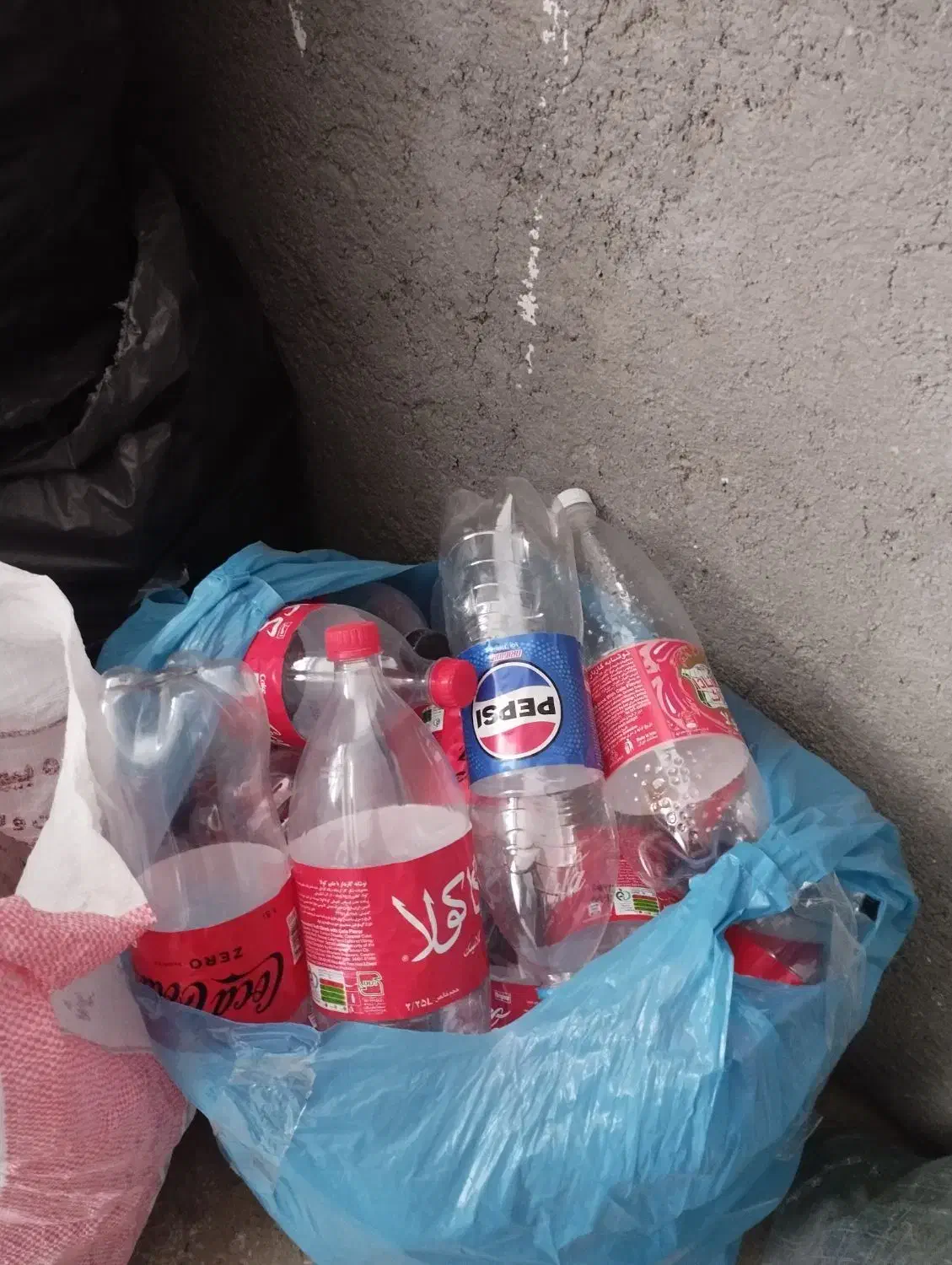 شیشه نوشابه خانواده|ظروف نگهدارنده، پلاستیکی، یکبارمصرف|سبزوار, هویزه|دیوار