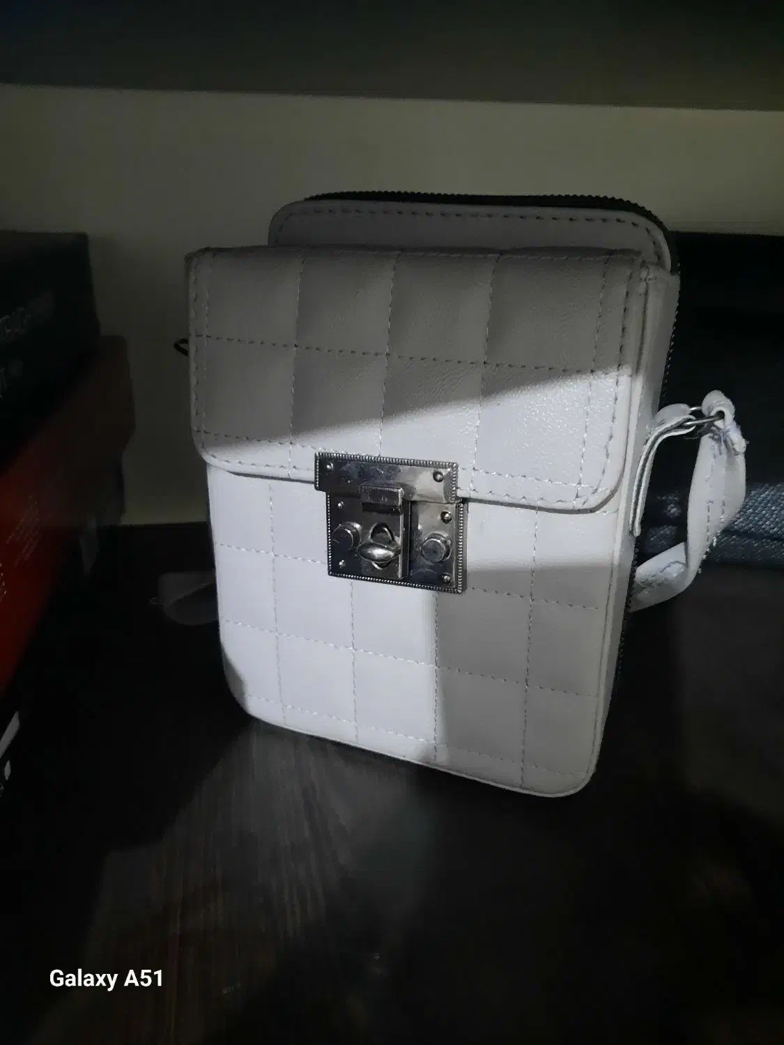 کیف زنانه|کیف، کفش، کمربند|پرند, فاز ۱|دیوار