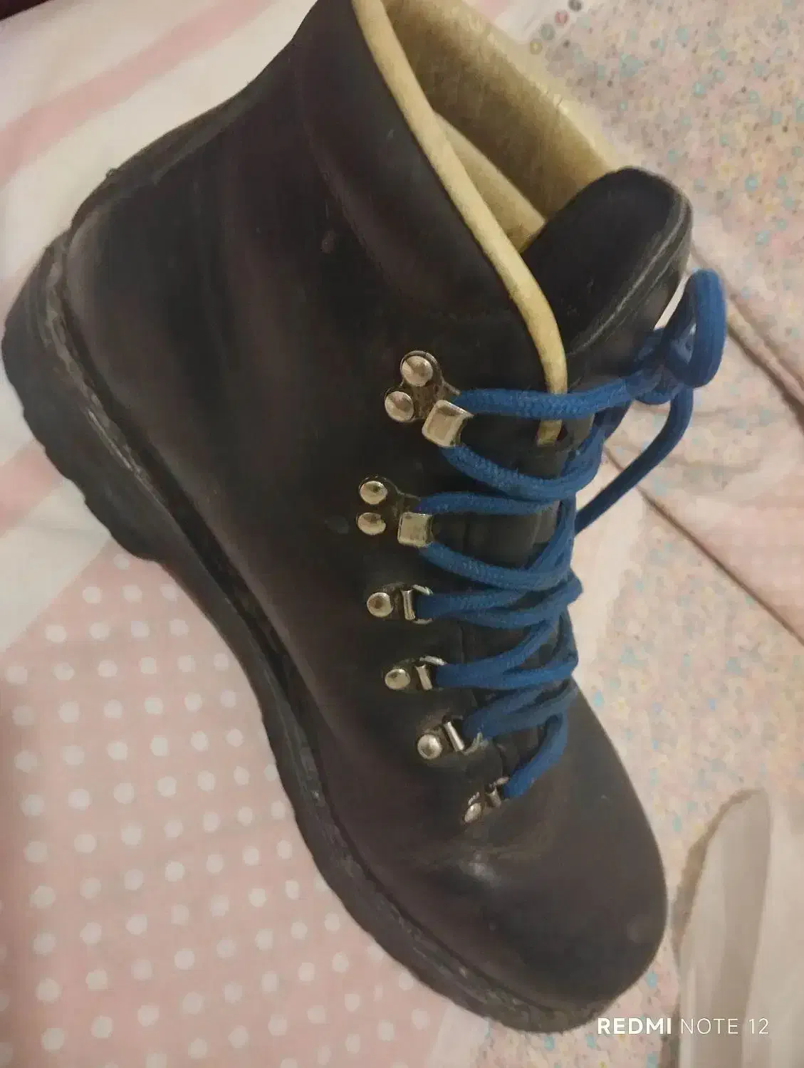 بوت کوهنوردی مارک مرل اصل ایتالیا ۴۴|کوهنوردی و کمپینگ|کرج, عظیمیه|دیوار