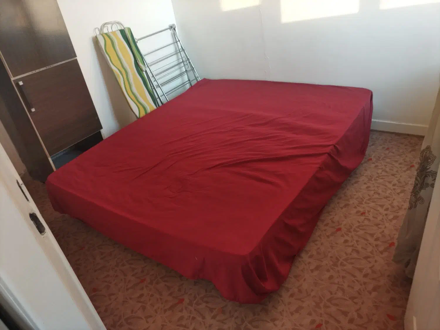 فروش تخت دو نفره با تشک در حد نو و دراور چوبی چوب|تخت و سرویس خواب|فردیس, فردیس|دیوار