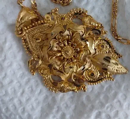 پلاک طلا و گوشواره مشابه طلا|بدلیجات|کاشان, امیرکبیر|دیوار