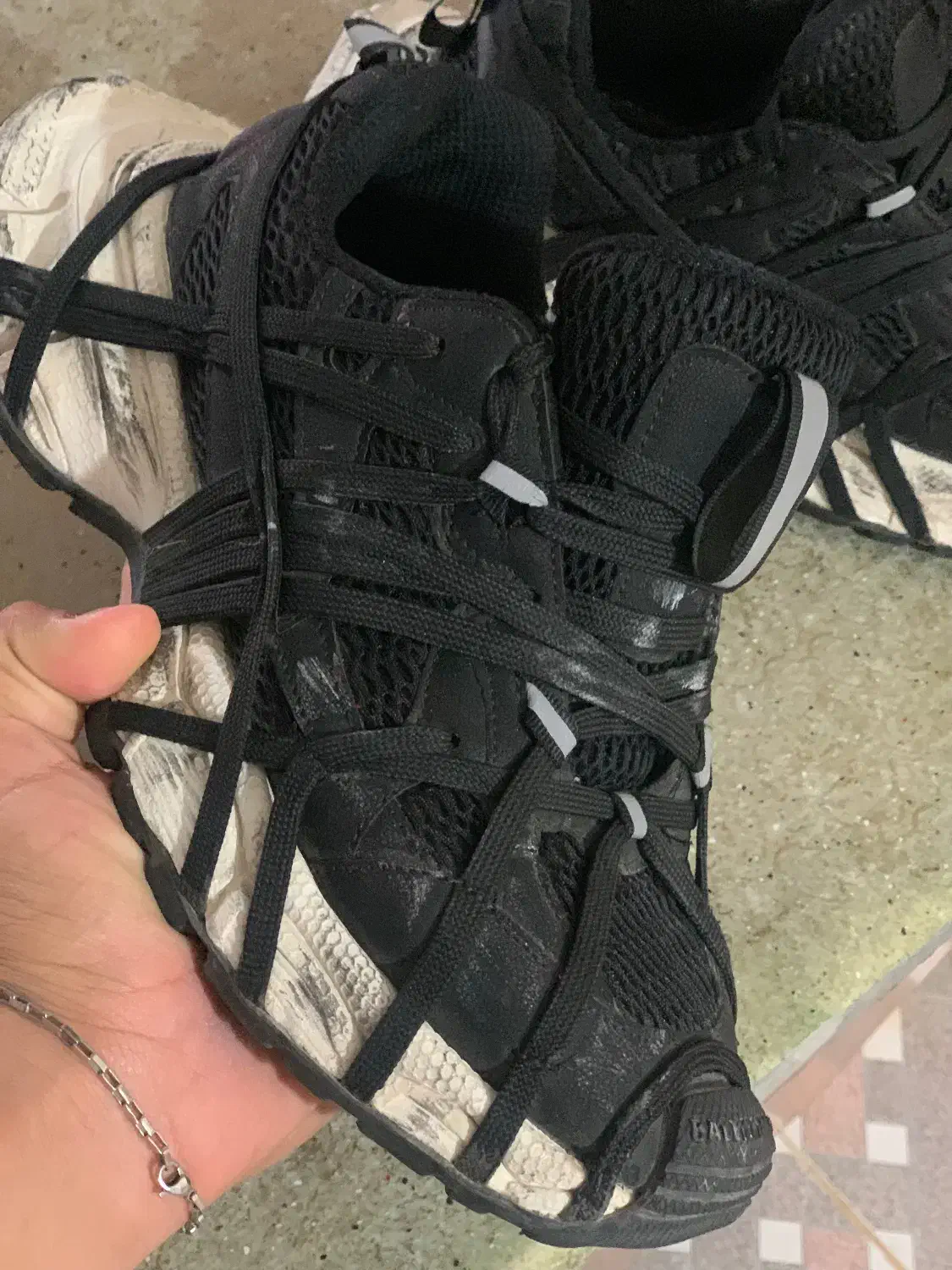 کفش بالنسیاگا|کیف، کفش، کمربند|اسفراین, |دیوار