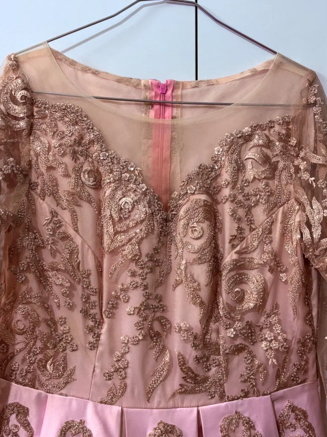 لباس مجلسی|لباس|گلبهار, شهر جدید گلبهار|دیوار