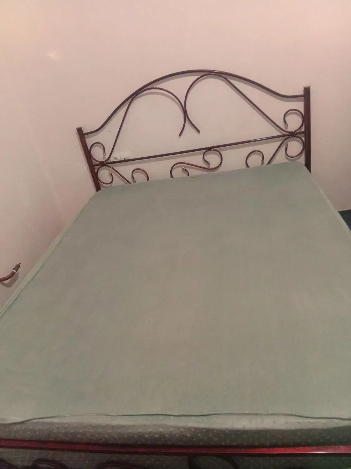 تخت وتشک|تشک تختخواب|لیسار, |دیوار