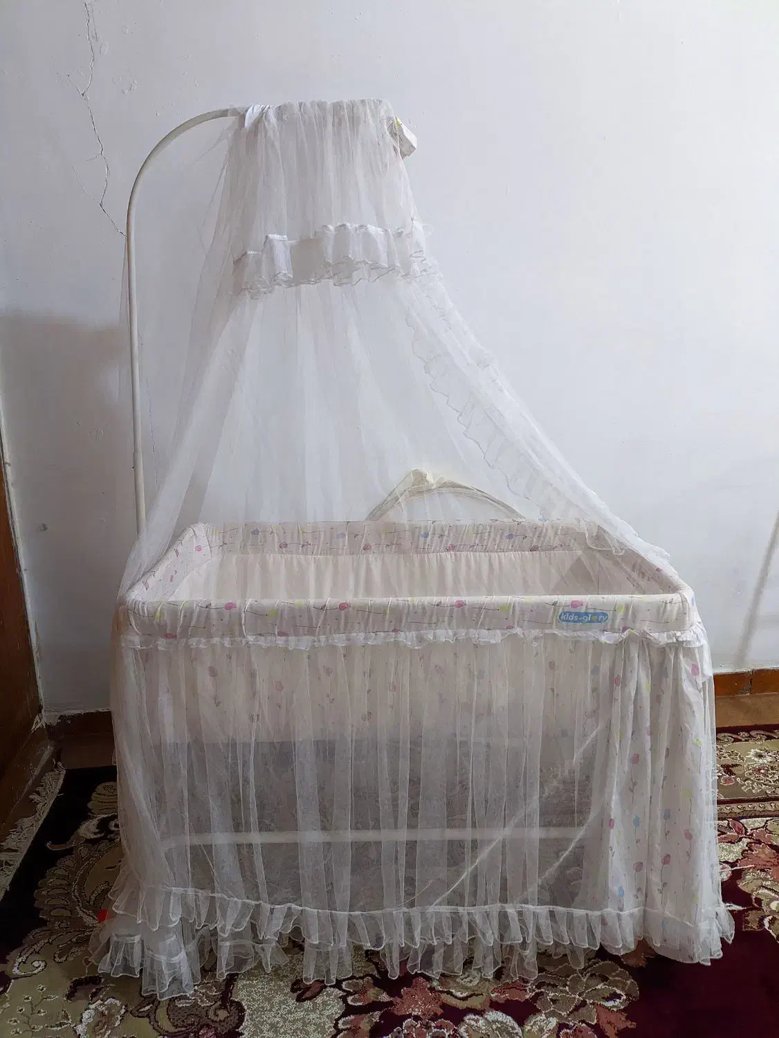 تخت و گهواره کودک|تخت و صندلی بچه|مسجد سلیمان, |دیوار