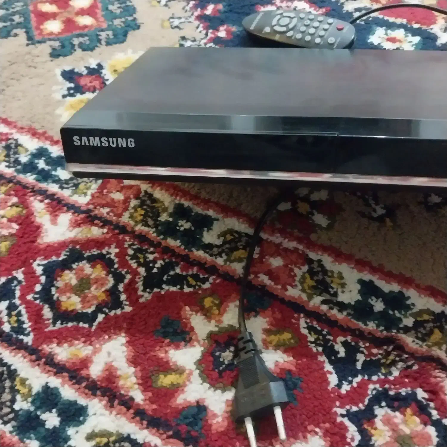 تعدادی ظرف و سی دی|ظروف سرو و پذیرایی|نسیم‌شهر, |دیوار