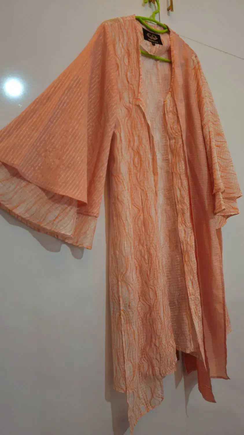 تعدادی لباس مجلسی، مانتو،شومیز و کت|لباس|فردیس, نگارستان|دیوار