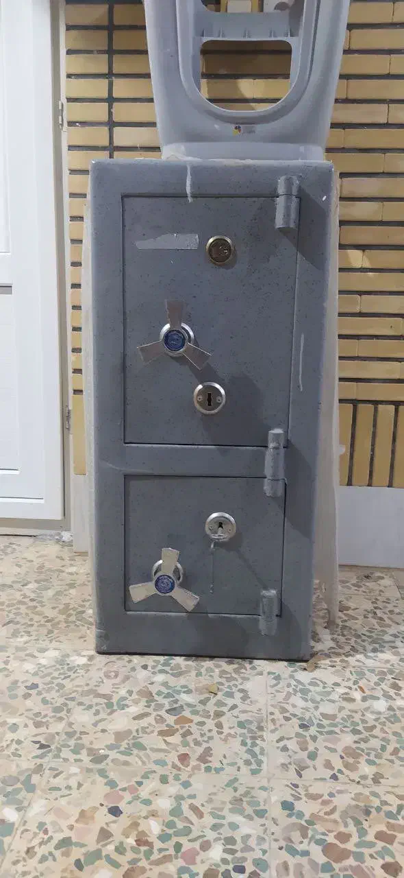 گاو صندوق دو طبقه|فروشگاه و مغازه|الیگودرز, |دیوار