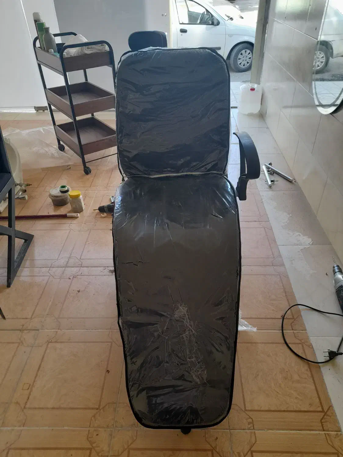 صندلی اصلاح|آرایشگاه و سالن‌های زیبایی|کنگاور, |دیوار