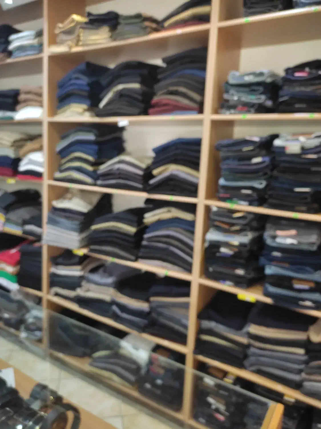 حدود۱۳مربع متر قفسه ،Mdf و دوعدد میز پیشخان|فروشگاه و مغازه|اصفهان, رکن الدوله شرقی|دیوار