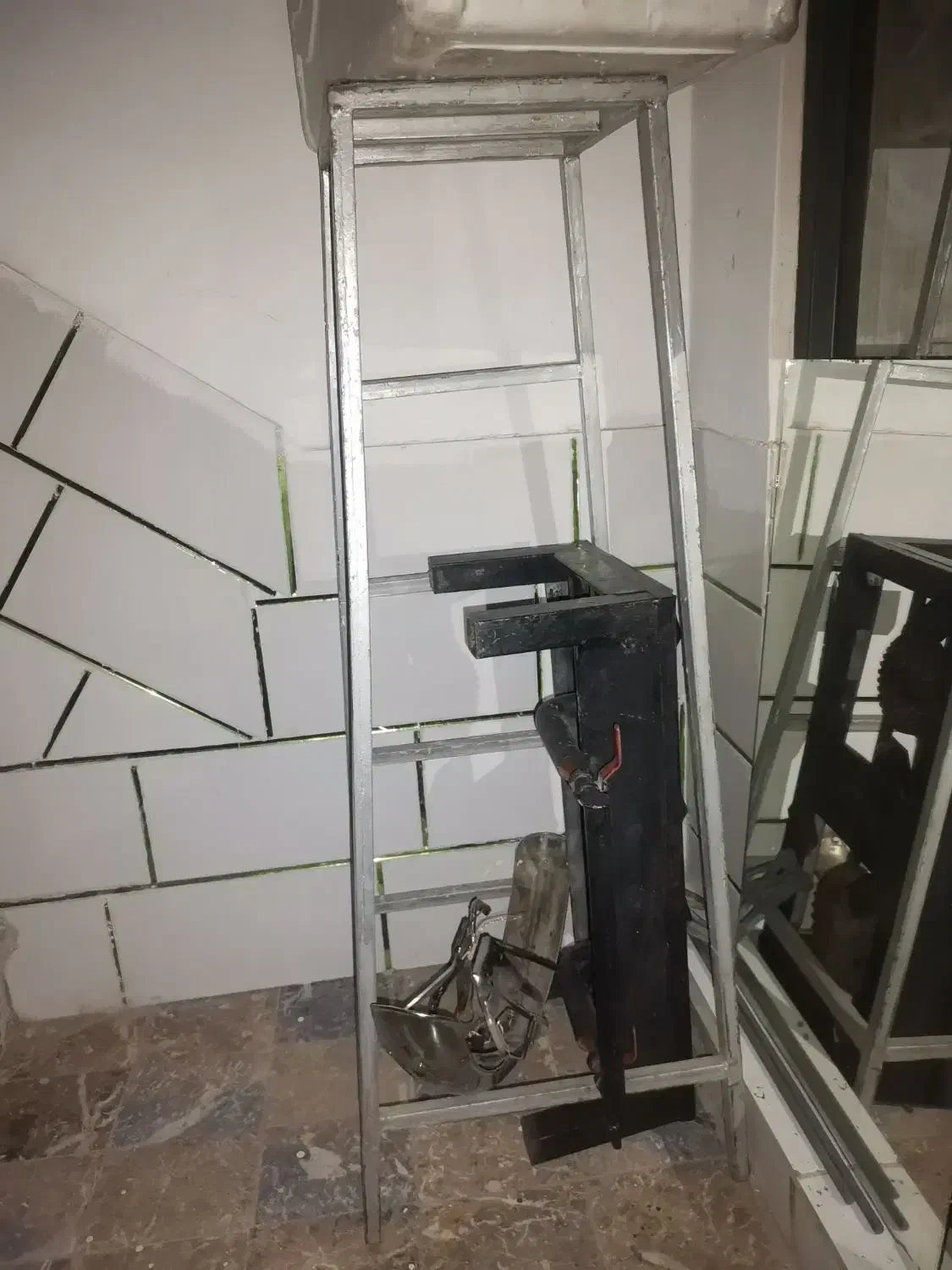 چهارپایه فلزی|ابزارآلات|فولادشهر, فولادشهر|دیوار