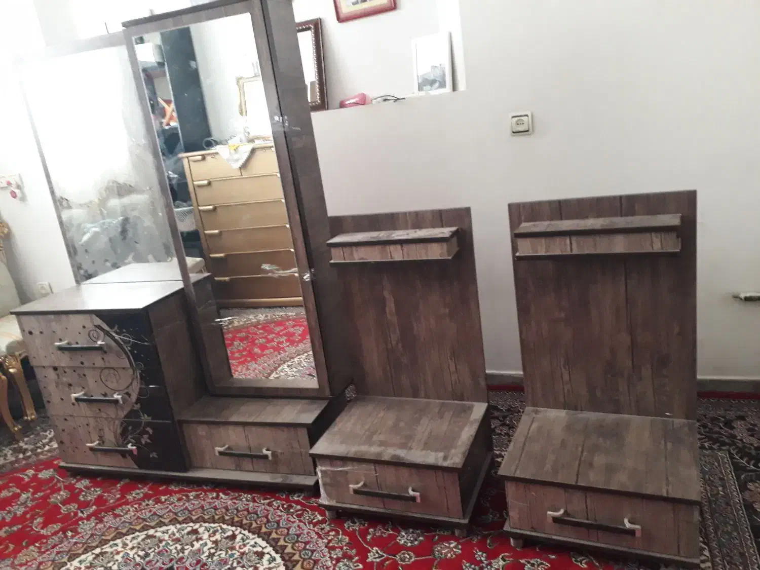 سرویس خواب دونفره‌ باتشک|تخت و سرویس خواب|بروجرد, |دیوار
