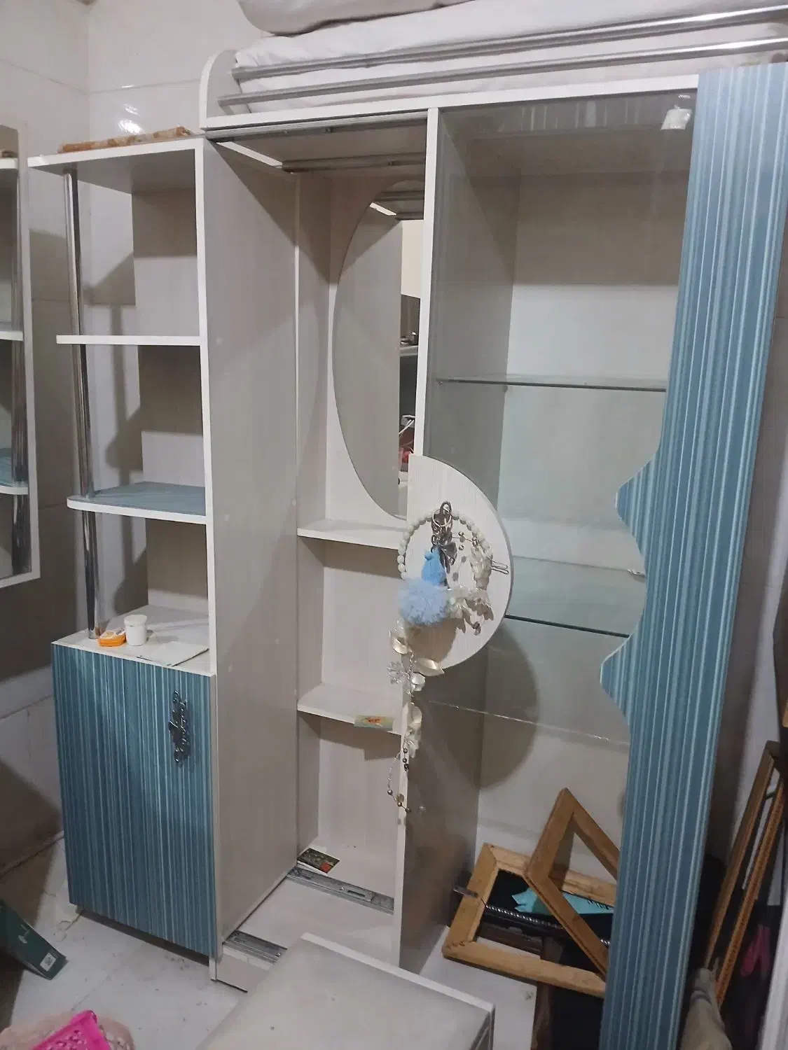 دراور و کمد|جاکفشی، کمد، دراور|ابریشم, |دیوار