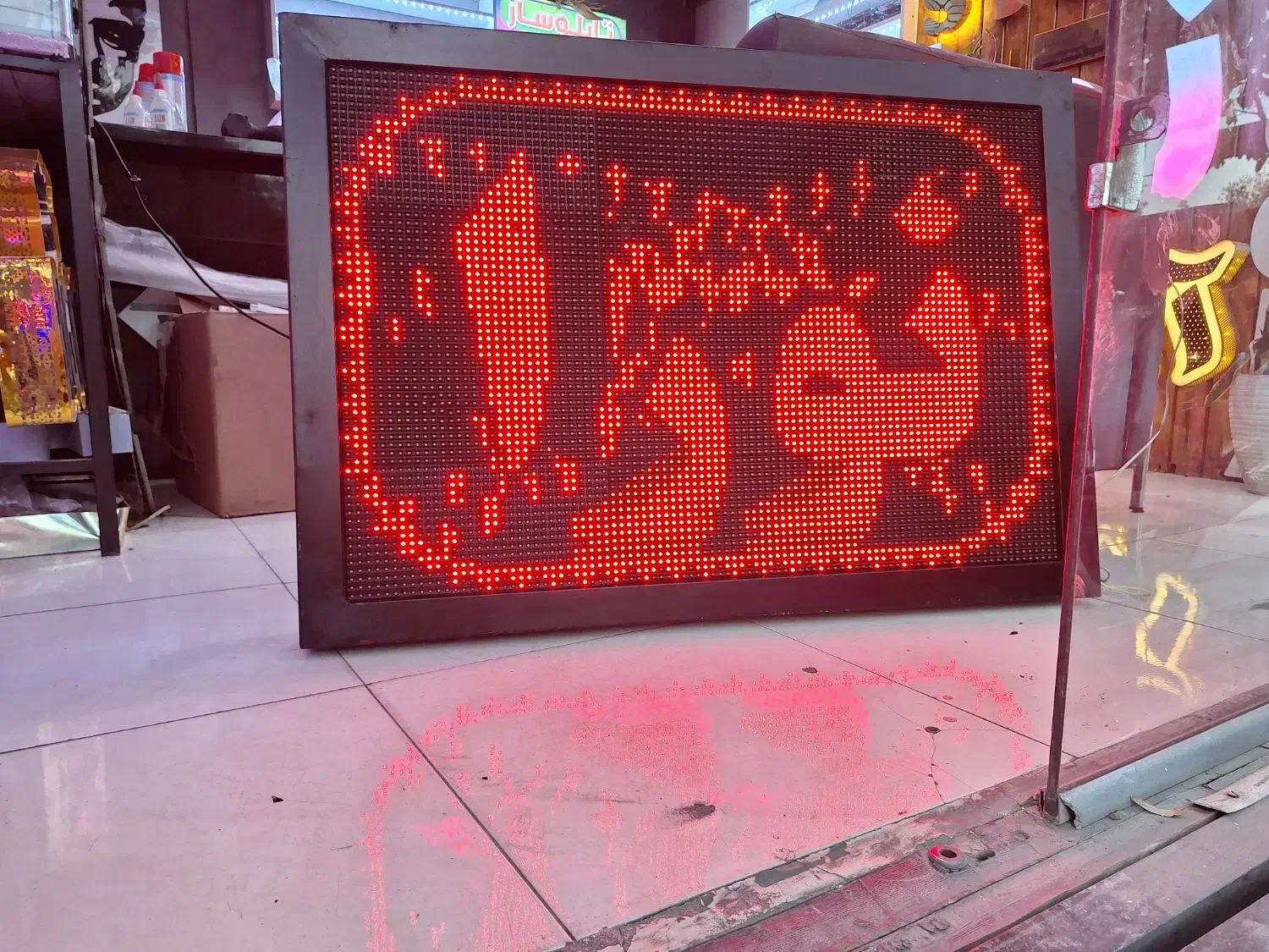 تابلو روان در حد۷۴×۱۰۶|ریسه و چراغ تزئینی|قم, سالاریه|دیوار