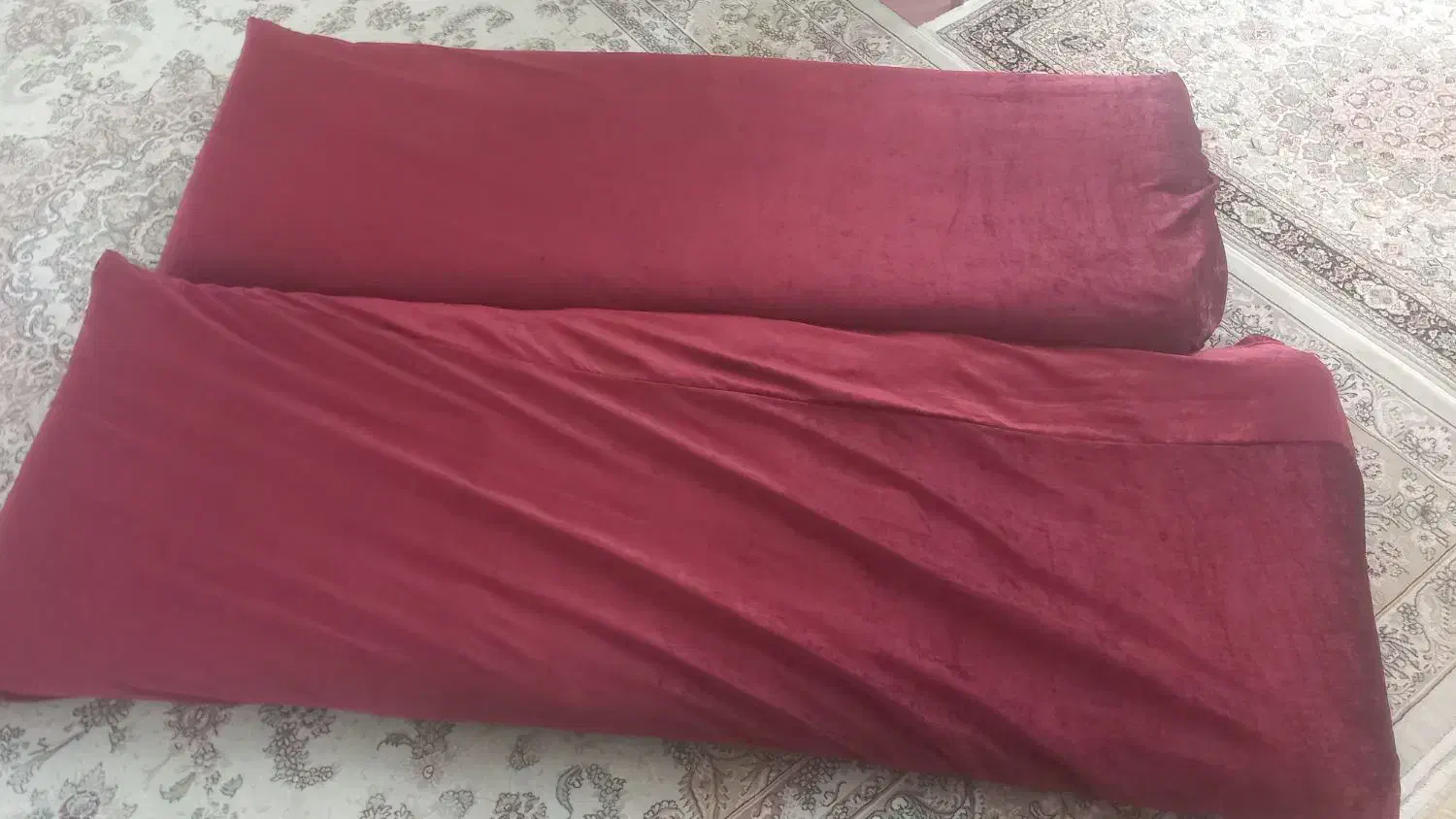 کنار فرشی از جنس پشم و شیشه|گلیم، جاجیم، گبه|شیراز, مسلم|دیوار