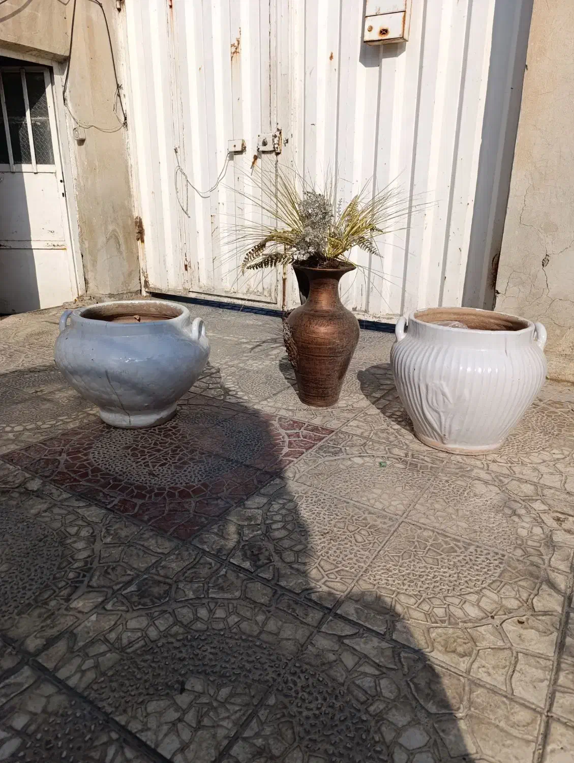 سه عدد گلدان سفالی بزرگ|گل و گیاه طبیعی|ماهدشت, |دیوار