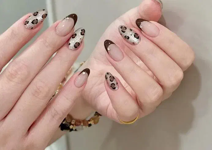 کاشت ناخن با طراحی رایگان|خدمات آرایشگری و زیبایی|نیشابور, هفده شهریور|دیوار