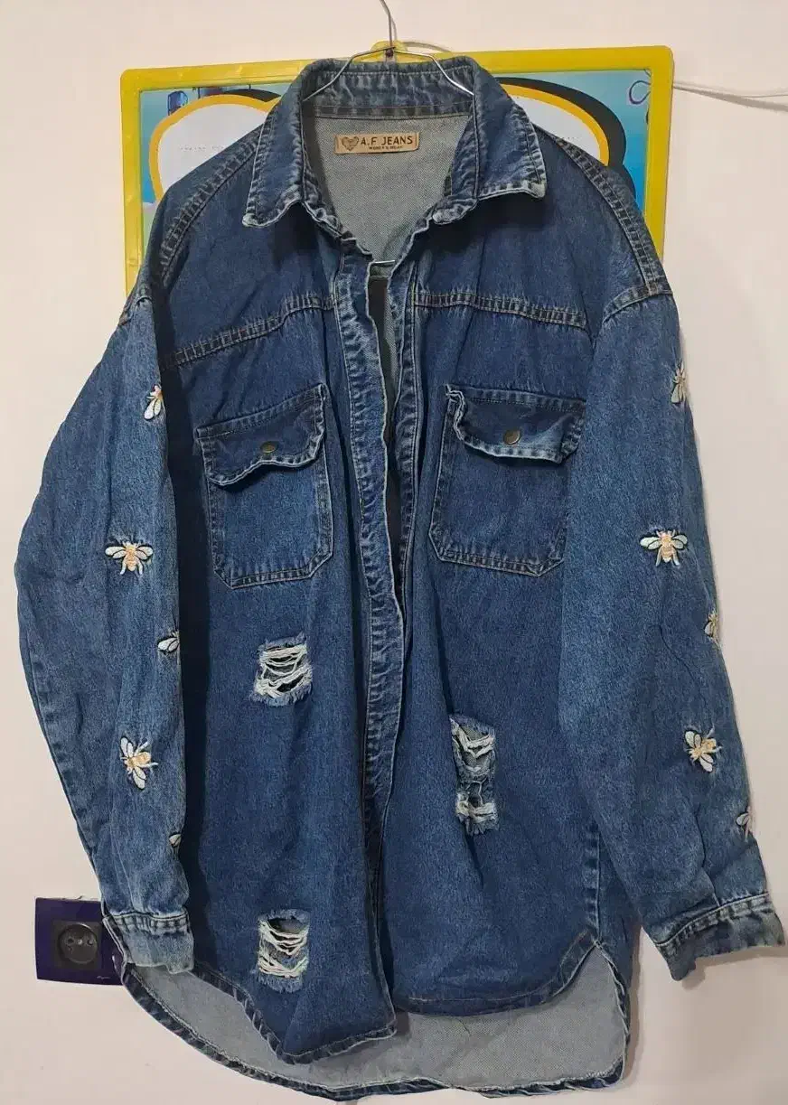 مانتو|لباس|مشگین شهر, |دیوار