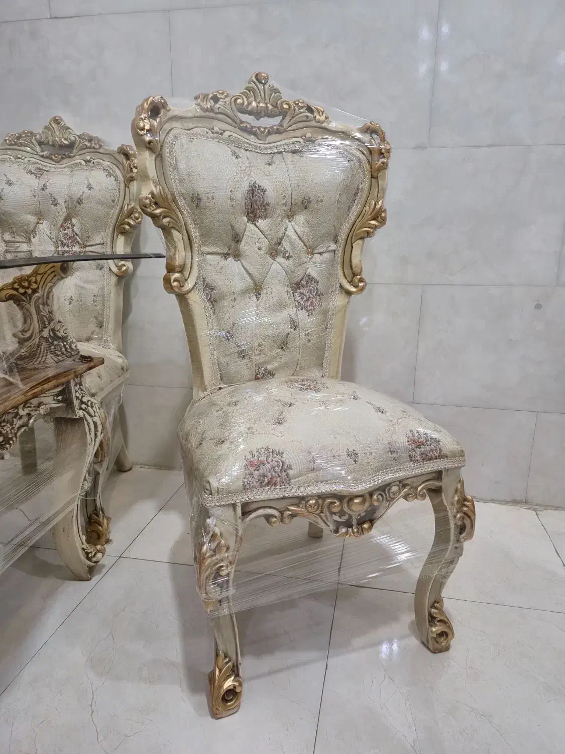 مبل امپراطوری ۷نفره با نهار خوری چهار نفره|مبلمان خانگی و میز عسلی|رشت, دباغیان|دیوار