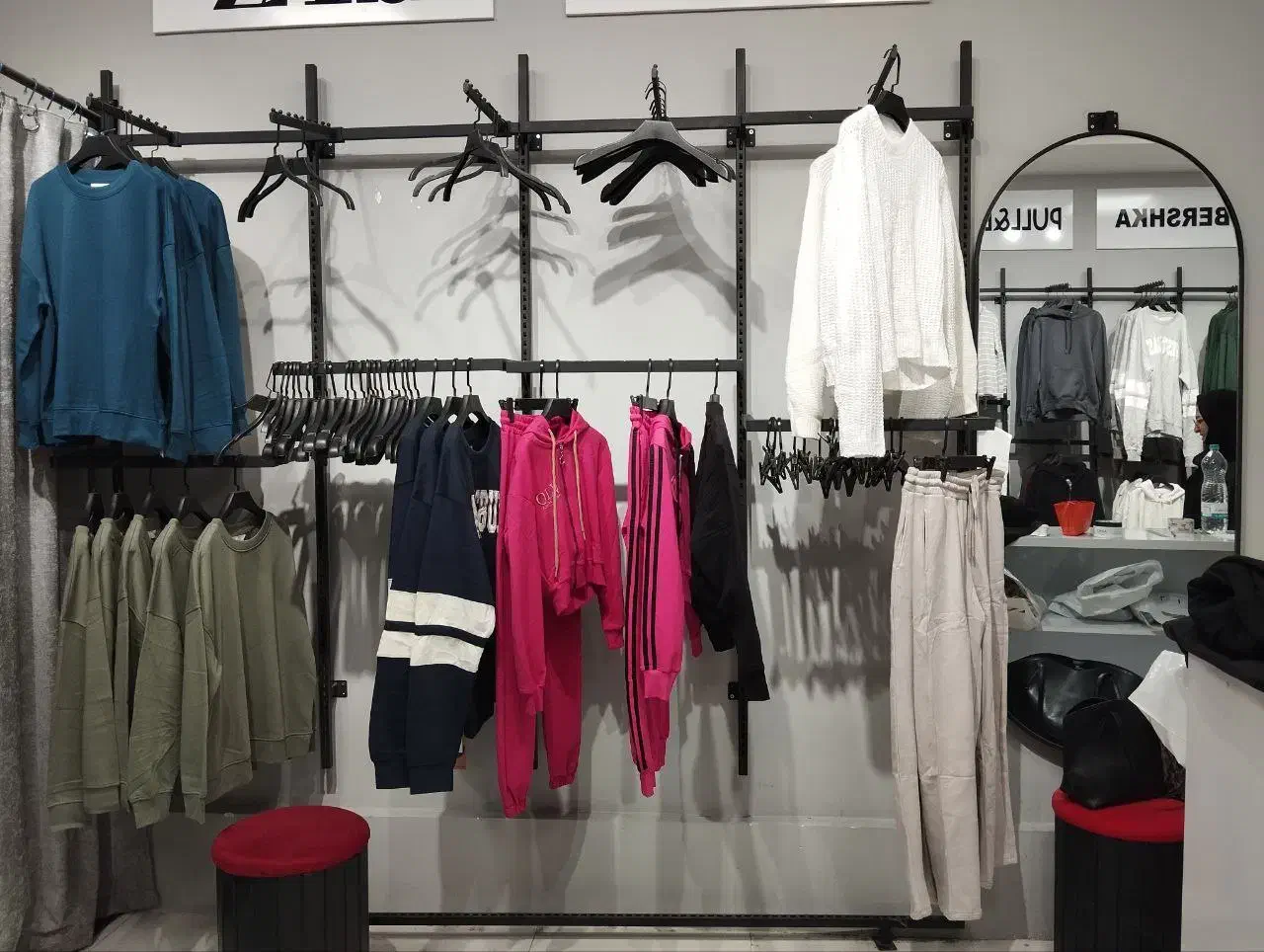 تمامی وسایل لباس فروشی در اطلس|فروشگاه و مغازه|اردبیل, |دیوار