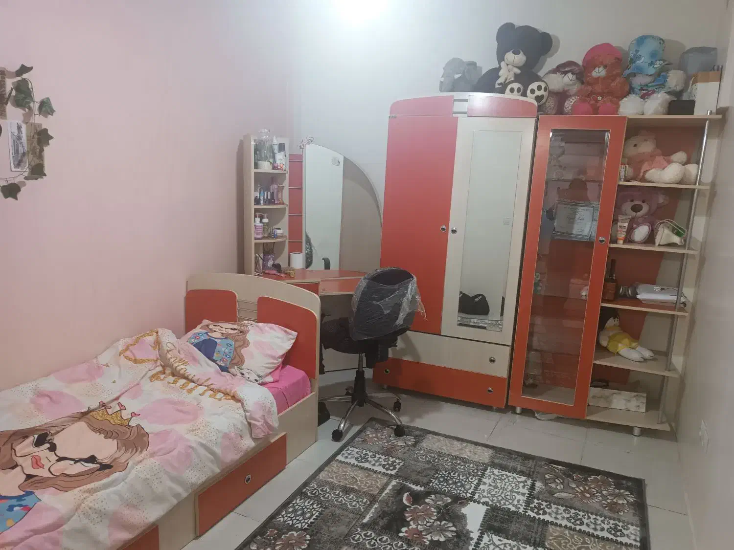 سرویس خواب|تخت و سرویس خواب|پاکدشت, حصار امیر|دیوار