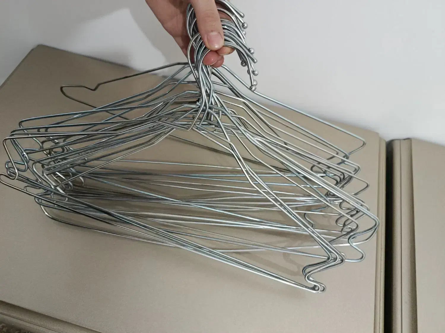 رخت اویز|بندرخت و رخت‌آویز|قم, ولیعصر|دیوار