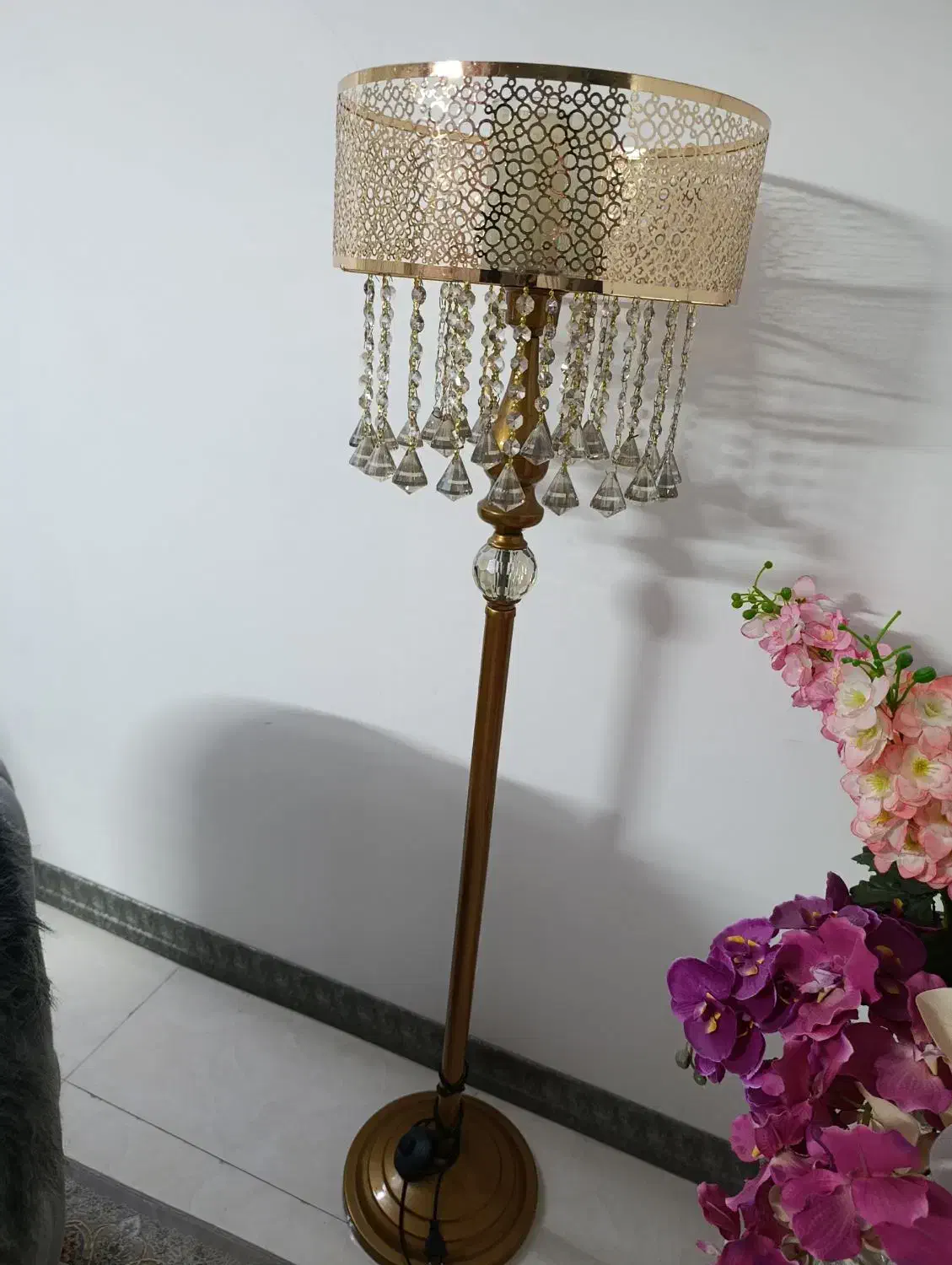 اواژور فلزی کاملا نو|چراغ خواب و آباژور|مشهد, نرگس (شهرک غرب)|دیوار