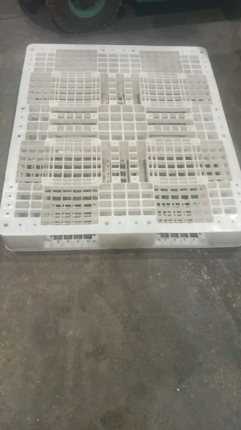 مخازن منبع تانکر آب پلی اتیلن و فروش پالت پلاستیکی|مصالح و تجهیزات ساختمان|شیراز, لب آب|دیوار