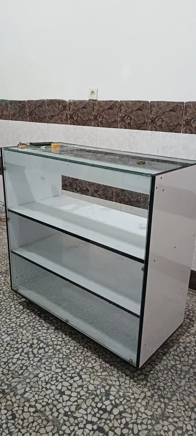 ویترین شیشه ای مغازه mdf|فروشگاه و مغازه|سلماس, |دیوار