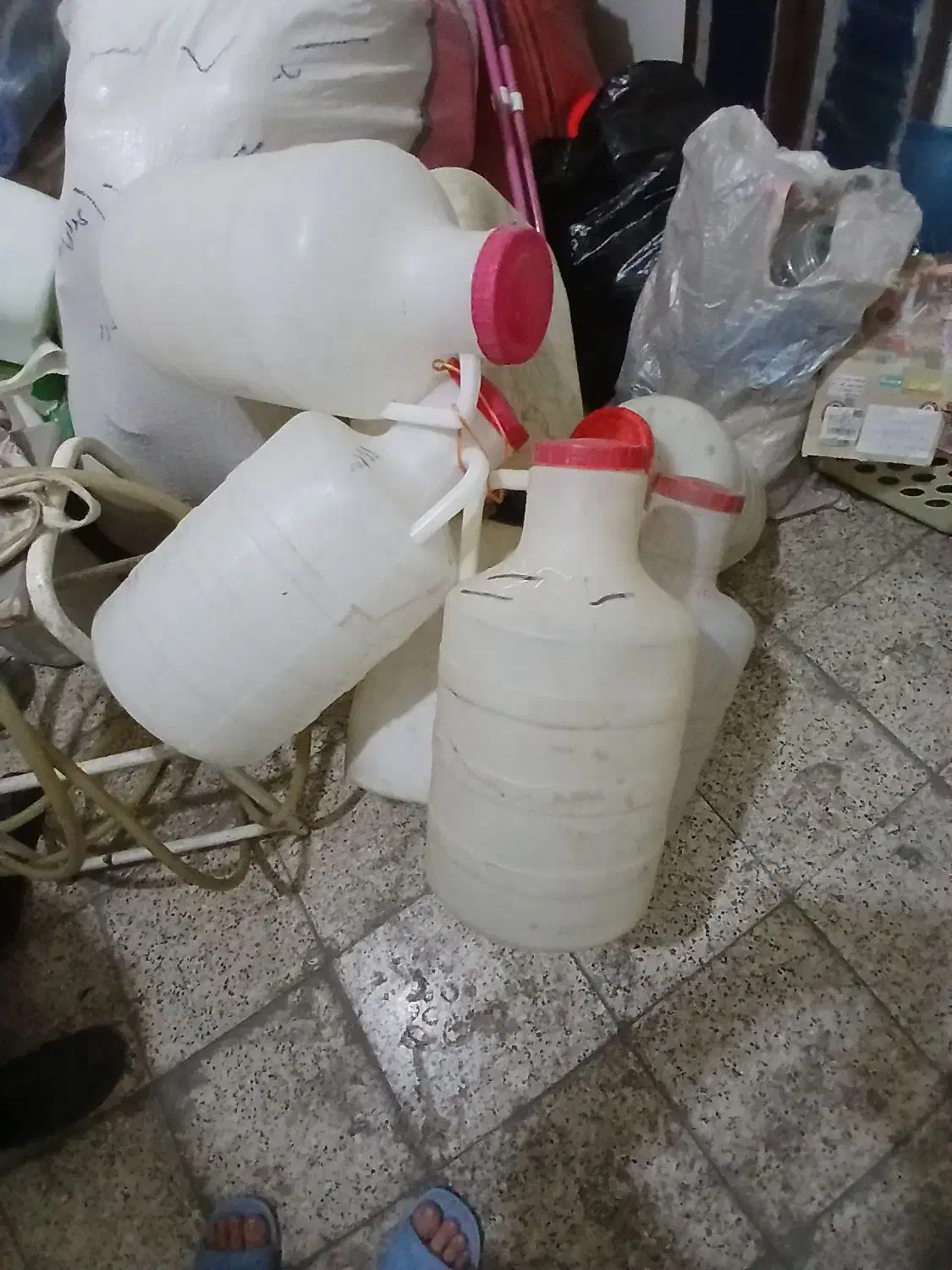 انواع دبه ۶لیتری و۱۰لیتری و...شیشه هانونو|ظروف نگهدارنده، پلاستیکی، یک‌بارمصرف|جوین, |دیوار