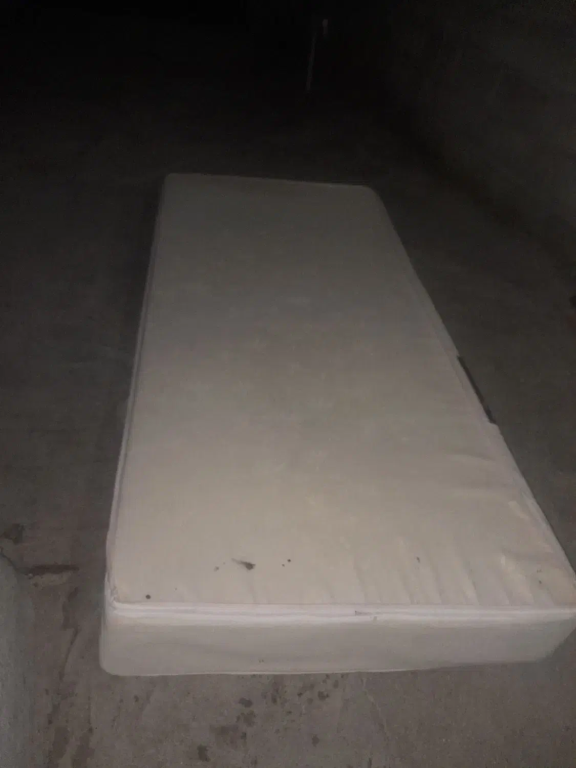 تشک تخت خواب درحد نو|تشک تختخواب|میانه, |دیوار