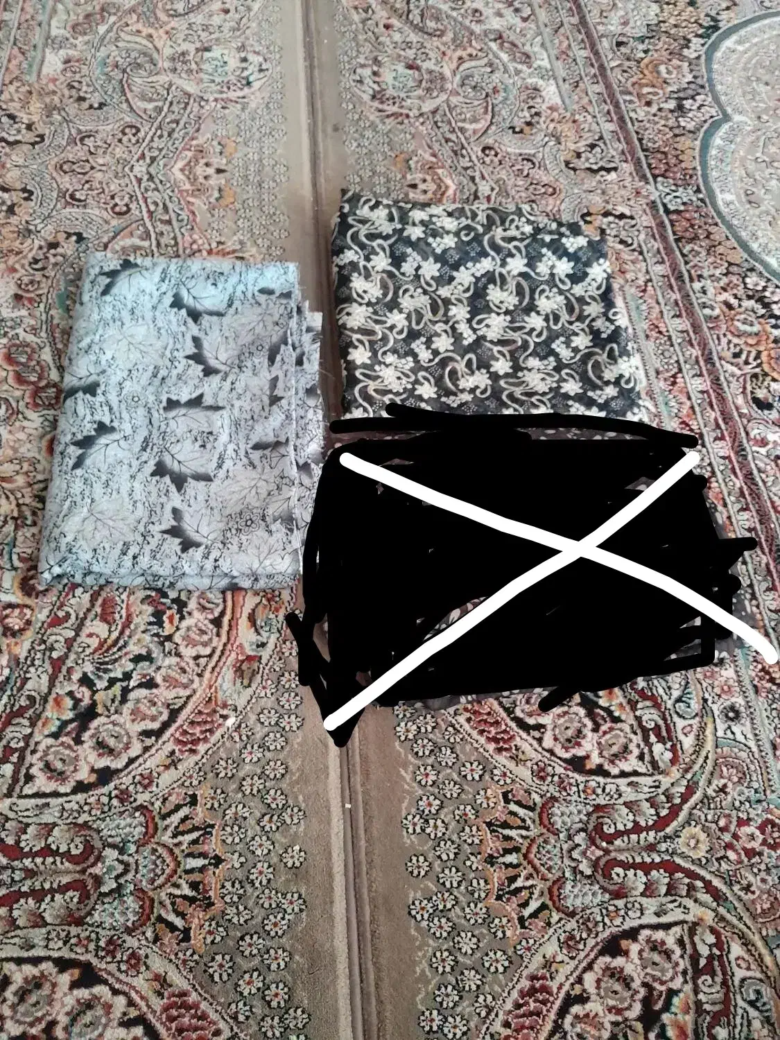 چادر رنگی|لباس|کاشان, شهرک خاتم الانبیا (مسکن ملی کاشان)|دیوار