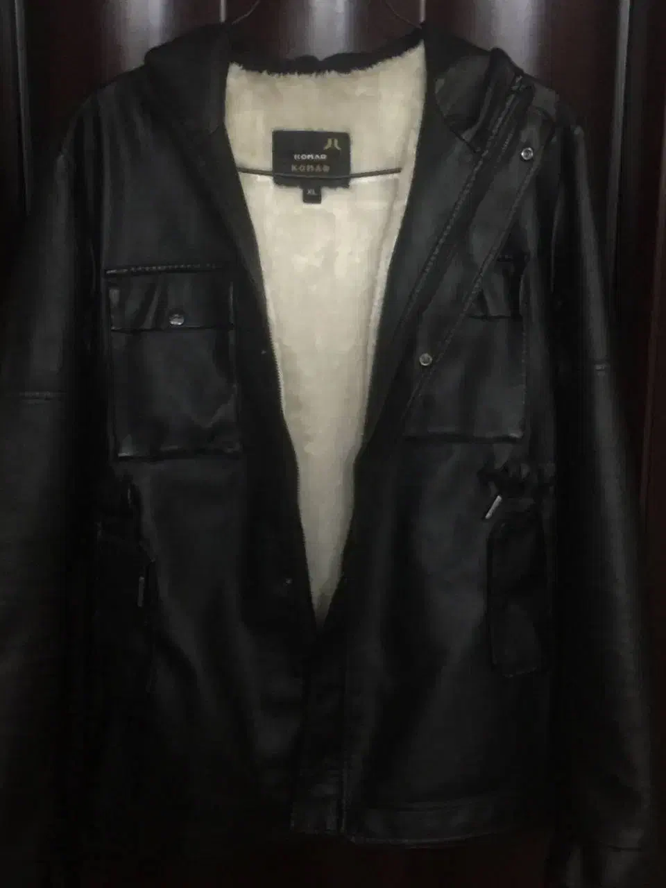 کاپشن چرم|لباس|گنبد کاووس, |دیوار