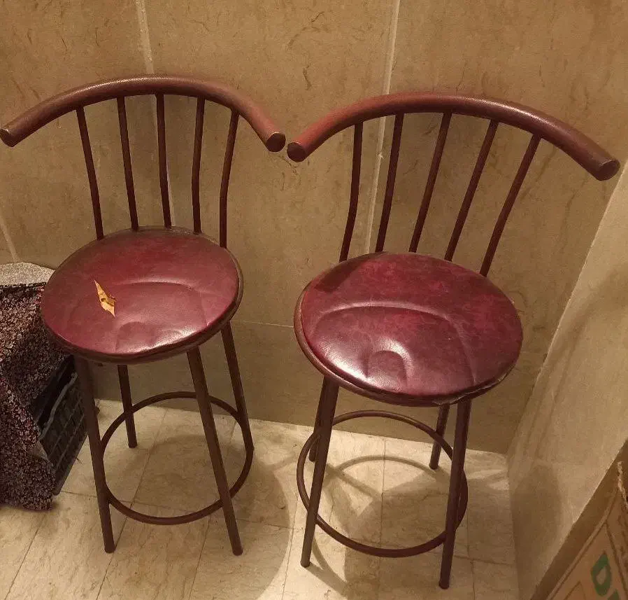 دو عدد صندلی پایه بلند به فروش می رسد|صندلی و نیمکت|تهران, آزادشهر|دیوار